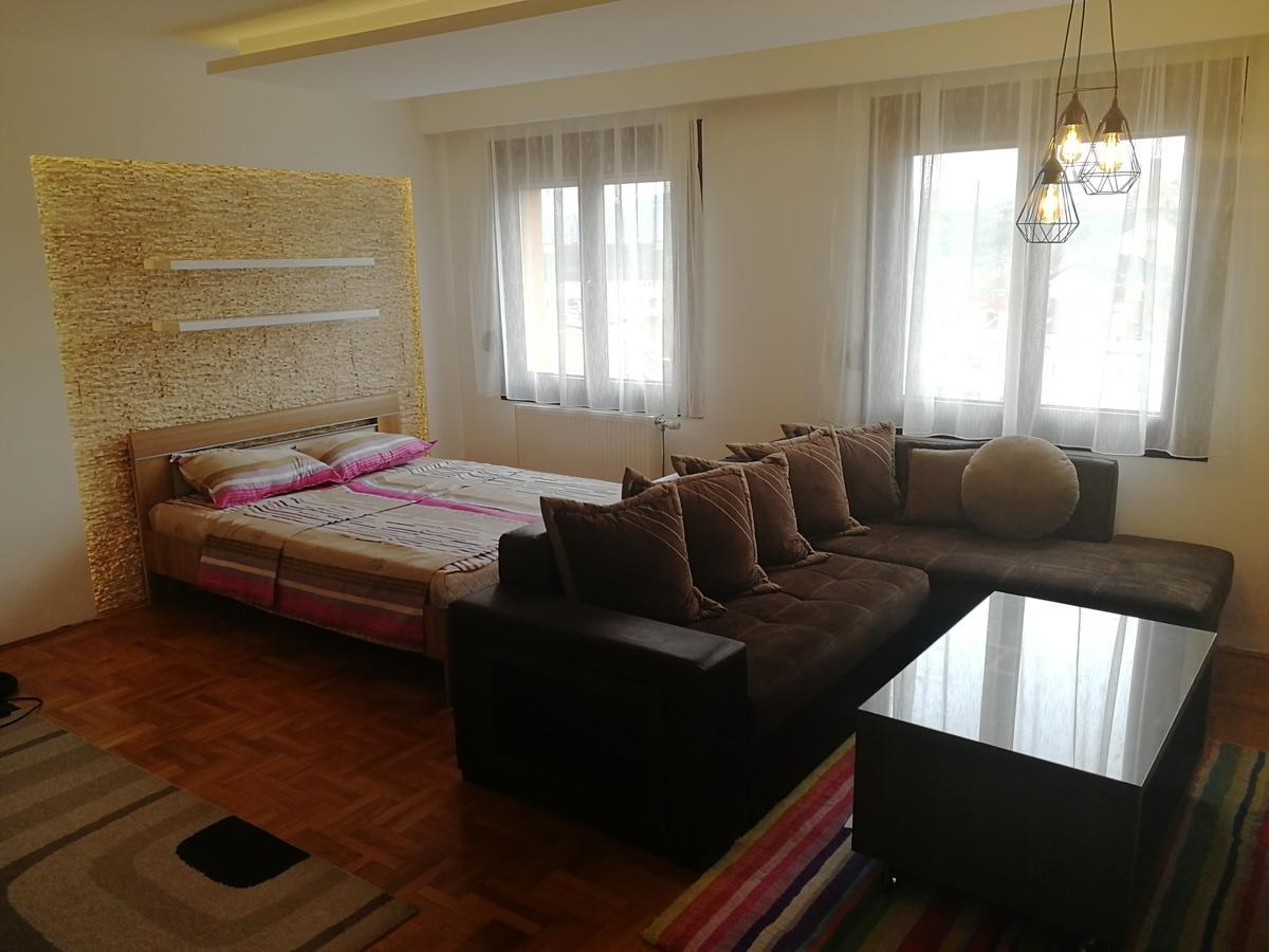 Apartment Aleksija Nis Ngoại thất bức ảnh